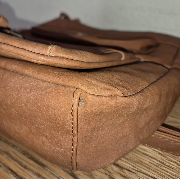 MultiSak Jones FAUX Leather Crossbody Purse - Picture 4 of 11